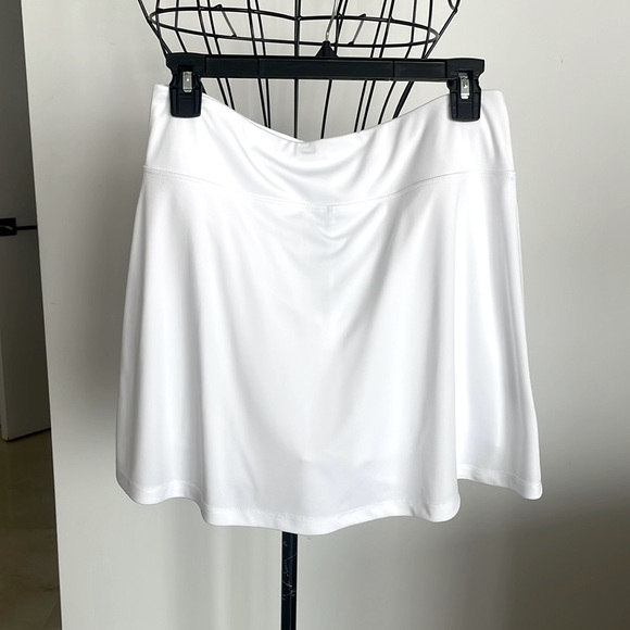 NWT IRONWOOD WHITE SKORT - Picture 1 of 5